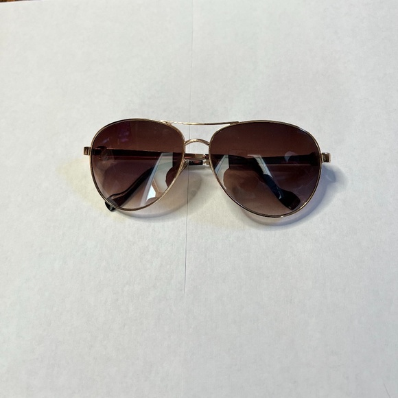 Jessica Simpson Classic Aviator 